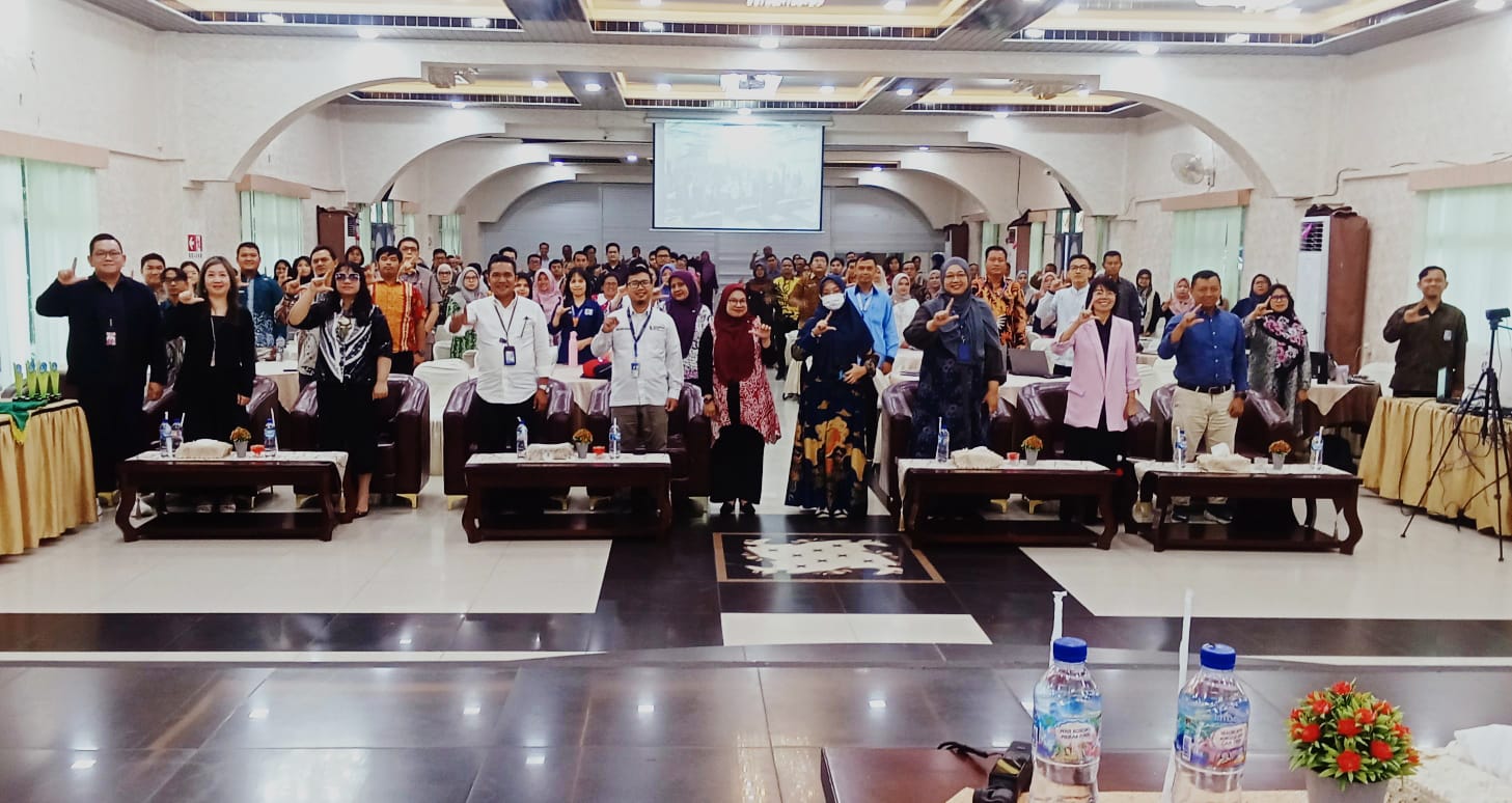 Seratus Humas PTS se-Sumut Ikuti Workshop Kehumasan di STIKes Mitra Husada Medan