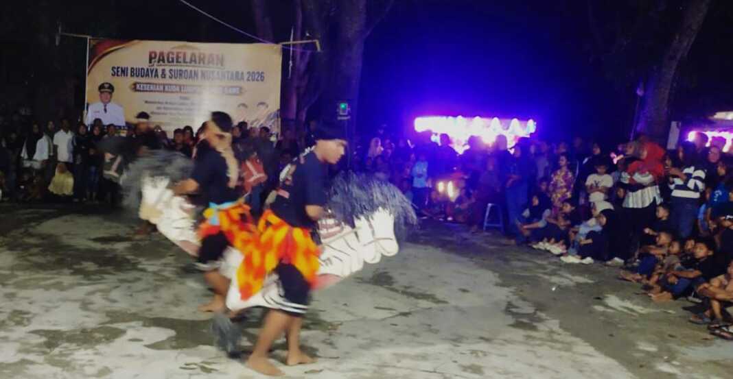 SENI BUDAYA: Pagelaran Seni Budaya dan Suroan Nusantara 2026 di Lapangan Bola Voli Tribun Stabat. (Istimewa/Sumut Pos)