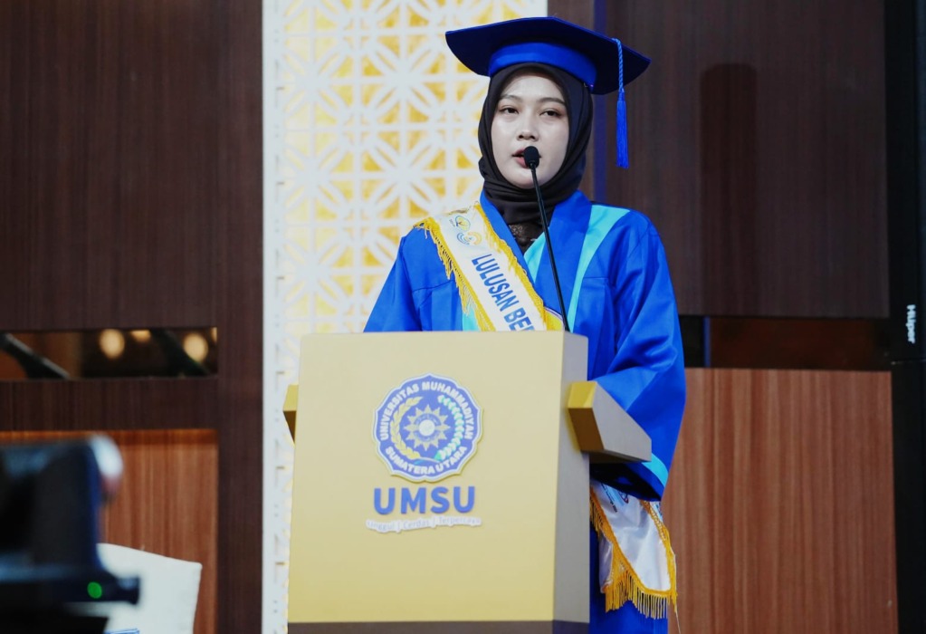KAMBOJA: Wisudawati UMSU asal Kamboja Kreyya Dani menyampaikan kata sambutan. (Istimewa/Sumut Pos)