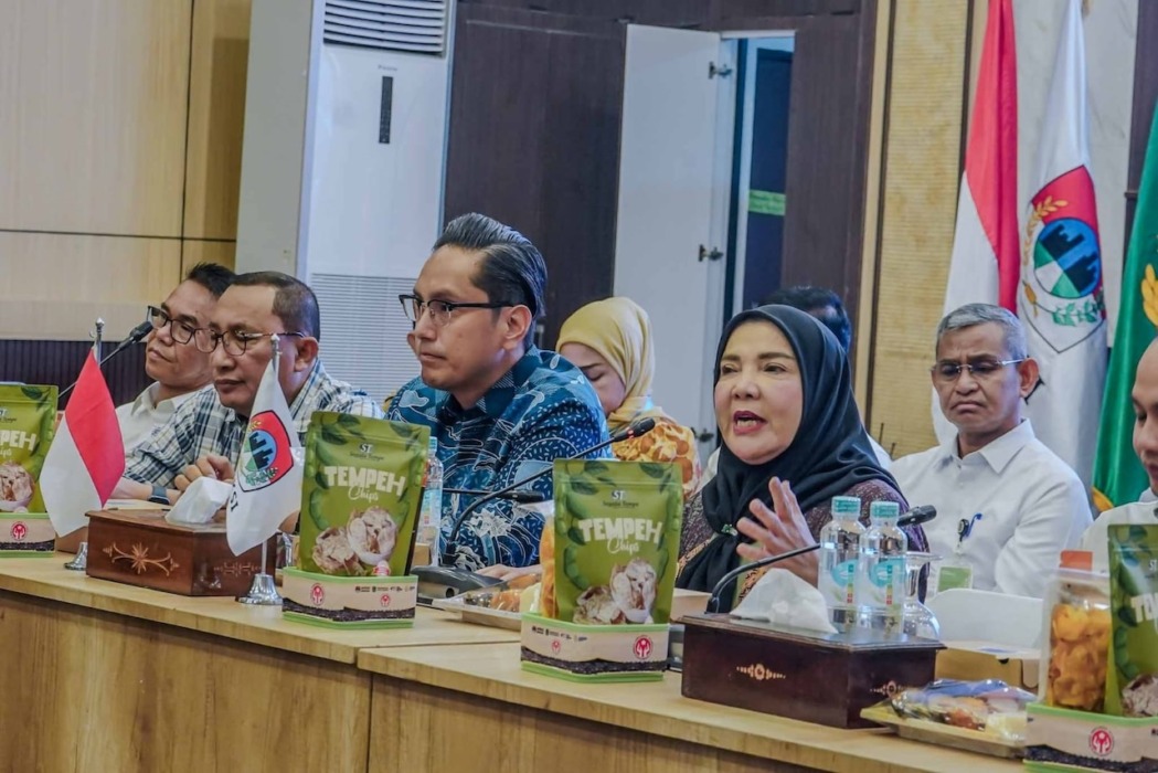 KONFERENSI PERS: Wali Kota Medan Rico Tri Putra Bayu Waas, saat konferensi pers Rakernas XVIII APEKSI di Medan, Selasa (30/6/2026).
