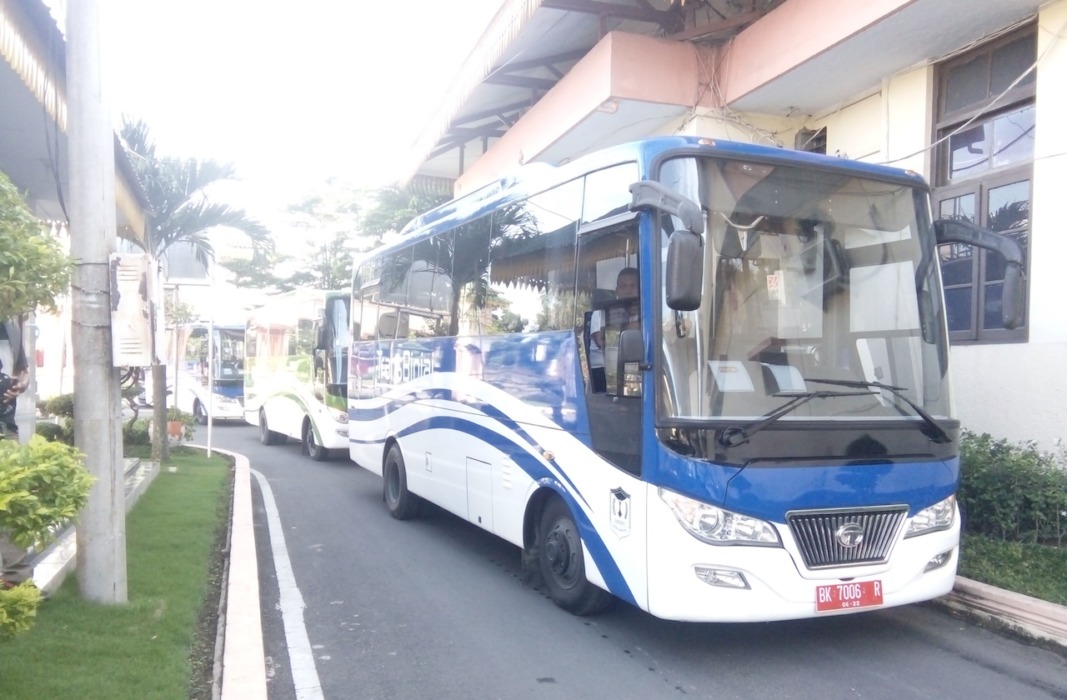 BBM: Dishub Kota Binjai menganggarkan BBM untuk operasional Bus Trans Binjai. Saat ini ada temuan auditor terkait dugaan penyimpangan BBM.