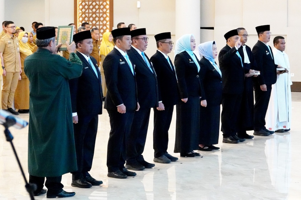 LANTIK: Gubernur Sumatera Utara (Sumut) Bobby Nasution melantik sejumlah Pejabat Tinggi Pratama pada lingkungan Pemerintah Provinsi Sumut di Aula Raja Inal Siregar Lantai 2 Kantor Gubernur Sumut Jalan Diponegoro Kota Medan, Senin (13/7/2026).(Foto :Diskominfo Provsu).