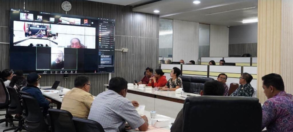PIMPIN: Sekretaris Daerah Kabupaten Karo Gelora Kurnia Putra Ginting memimpin Focus Group Discussion (FGD) Penguatan Ketahanan Keluarga Anti Narkoba