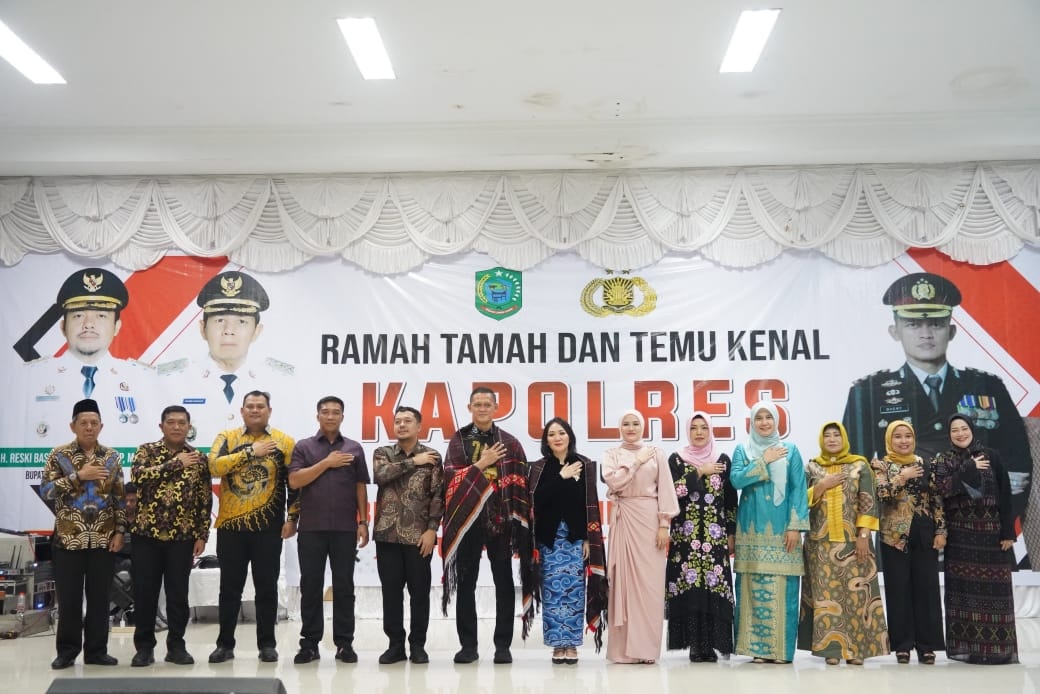 TEMU KENAL: Ramah tamah sambut Kapolres Paluta , AKBP Dhery Fajariandono, di Gedung Serba Guna Kantor Bupati Paluta, Selasa (14/7).