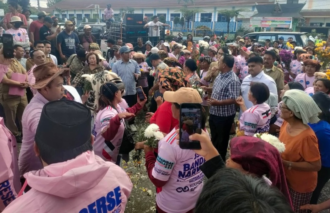 Harga Bunga Anjlok, Petani Geruduk Kantor Bupati, Minta Bupati Hentikan Penjualan ke Pasar Lokal