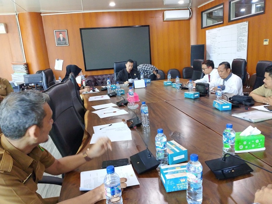 RDP: Komisi IV DPRD Kota Medan gelar RDP bersama DPMPTSP, Perkim, Satpol PP, serta pihak kecamatan.