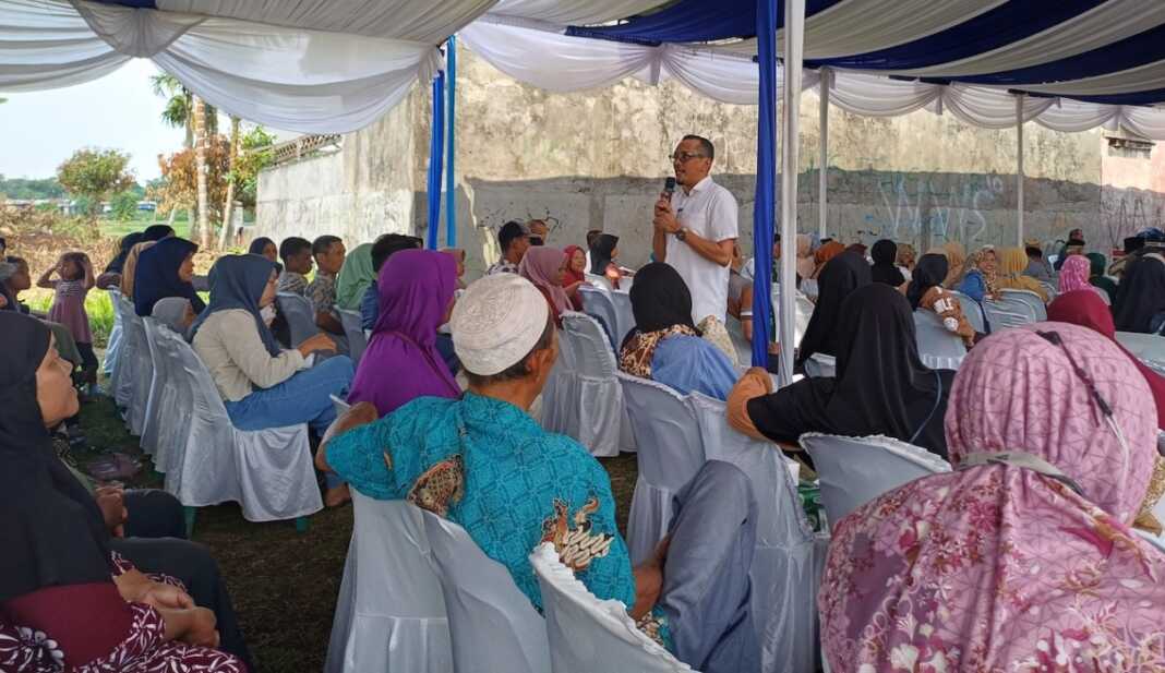 RESES: Anggota DPRD Kota Medan, dr Faisal Arbie menggelar Reses di Kel Titipapan, Kecamatan Medan Deli, Minggu (26/7/2026) sore. (Markus Pasaribu/Sumut Pos)