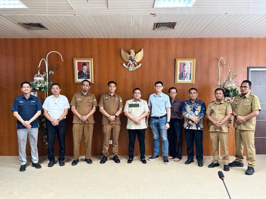 H. Zulkarnaen SKM foto bersama peserta rapat dari dinas BBPJN, SDABMBK, PKPCKTR.