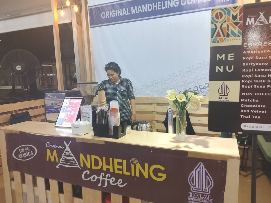 SEPI: Salah satu pedagang UMKM masih mengeluhkan harga tiket yang berdampak pada sepinya jumlah pengunjung di PRSU.(Dok : Ihsan Syahreza)