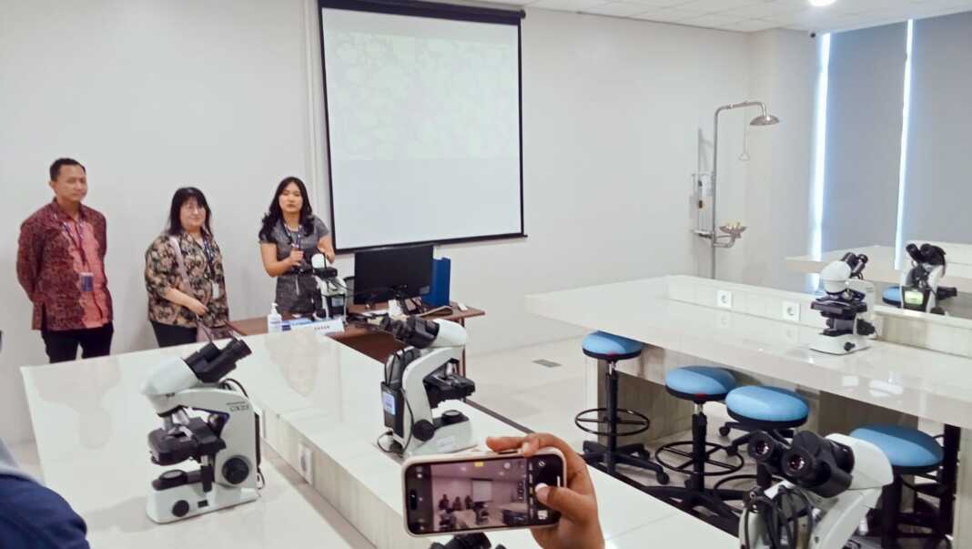 MURNI TEGUH: Fasilitas laboratorium di Fakultas Kedokteran Universitas Murni Teguh. (Deddi Mulia Purba/Sumut Pos)