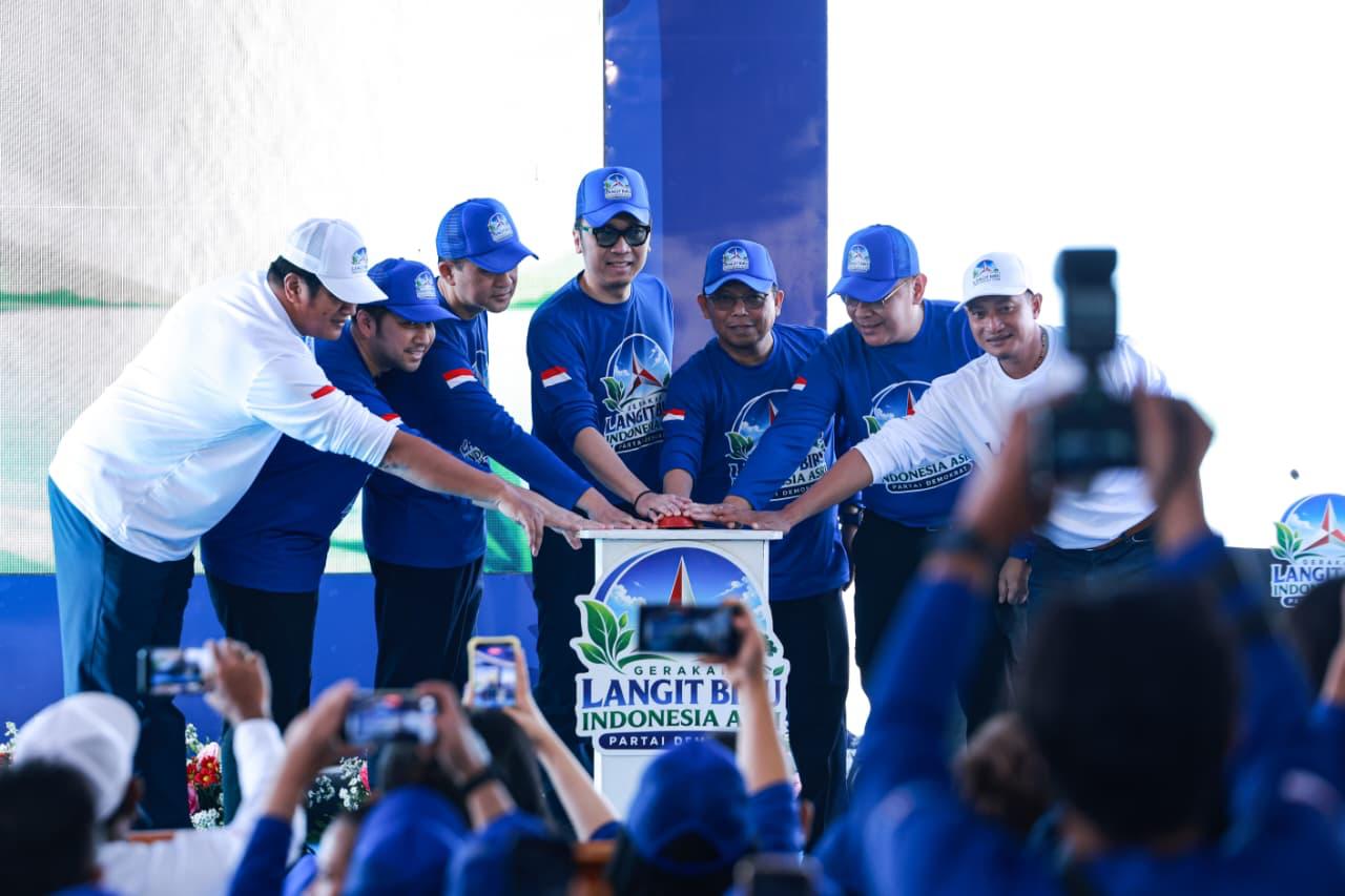 AHY Luncurkan Gerakan Nasional Langit Biru, Ajak Rakyat Bersihkan Pantai untuk Masa Depan Indonesia
