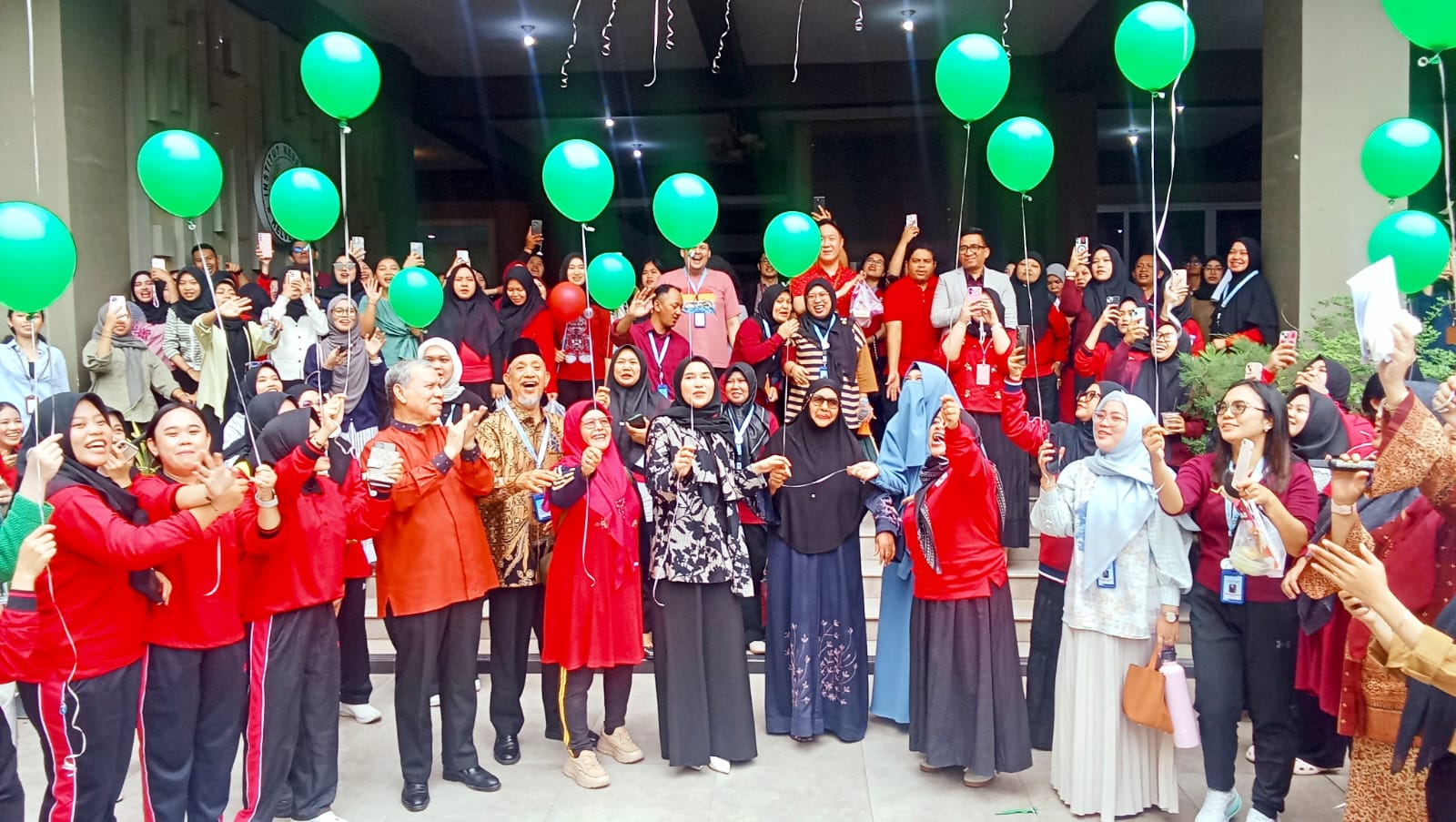 Dies Natalis ke-25 Institut Kesehatan Helvetia: Melayani dengan Hati dan Mengabdi untuk Negeri