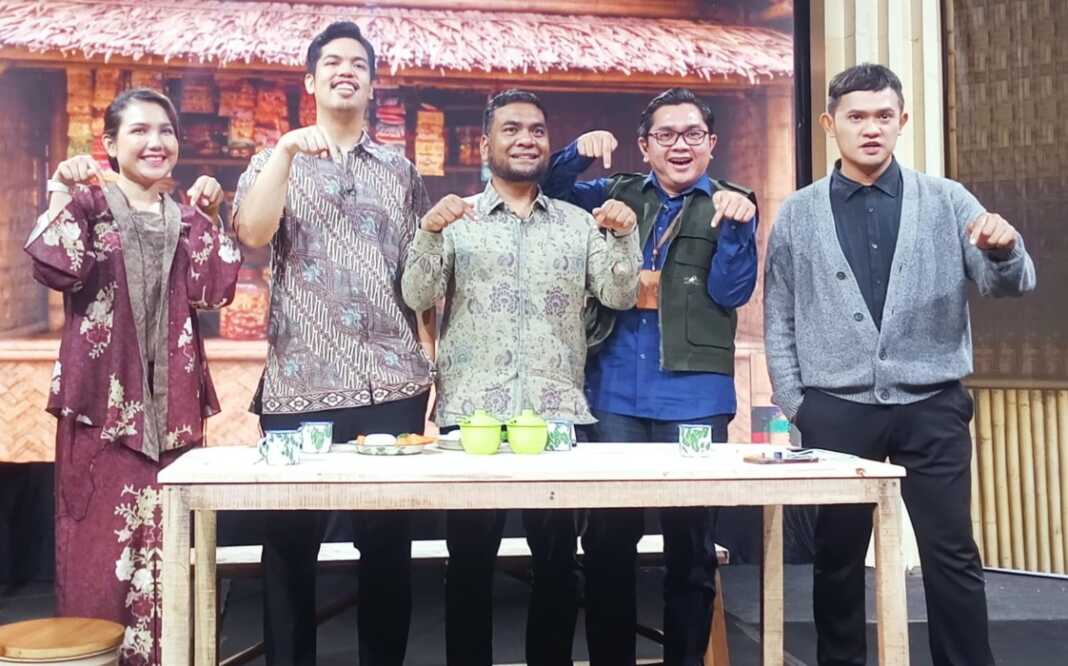 TITIK KUMPUL: Abdul Razak Nasution, S.H.Int, M.Sc dan Puji Syukran, B.Eng, M.Eng (2 dan 3 kiri) narasumber Titik Kumpul TVRI Sumut. (Deddi Mulia Purba/Sumut Pos)
