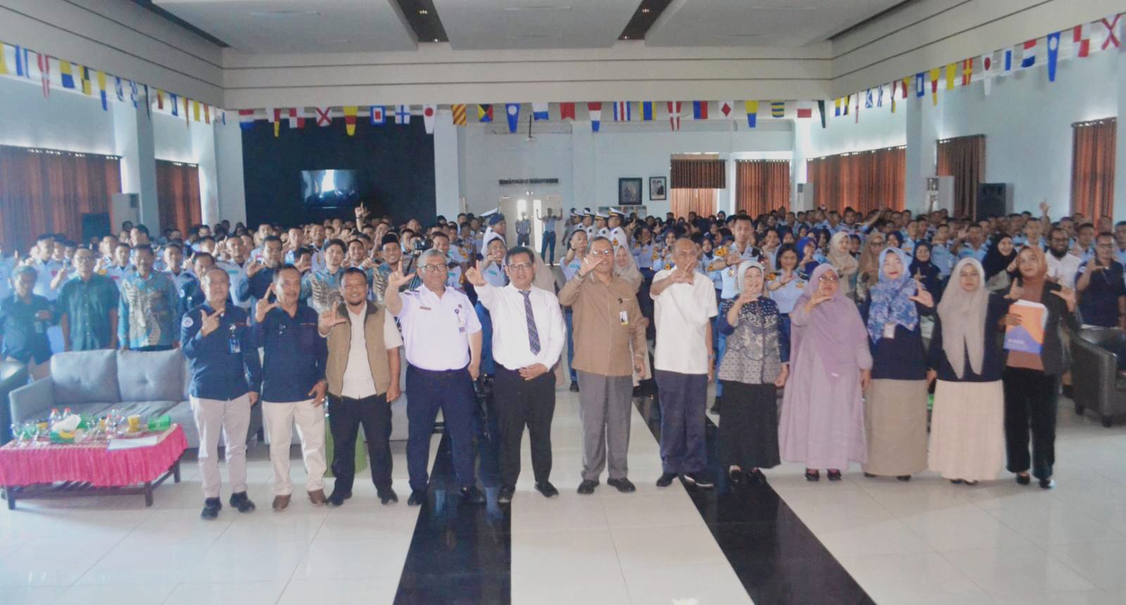 Tenaga Ahli Utama Staf Kepresidenan Beri Kuliah Umum Tentang Kemaritiman di Politeknik AMI Medan