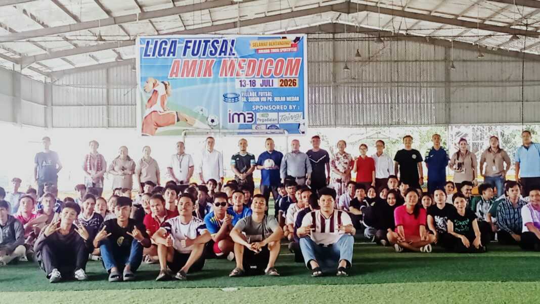 AMIK MEDICOM: Liga Futsal AMIK Medicom di Village Futsal Gang Susuk VIII Padangbulan Medan. (Deddi Mulia Purba/Sumut Pos)
