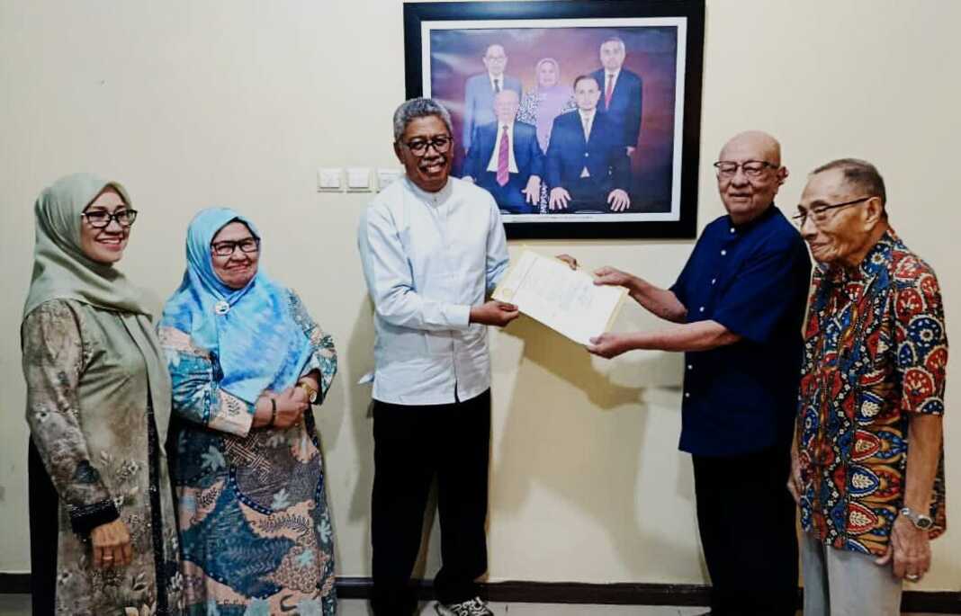 UNIVERSITAS HAJI: Prof. Dian Armanto, M.Pd, MA, M.Sc, Ph.D (tengah) dilantik sebagai rektor Universitas Haji Sumatera Utara Periode 2026-2030. (Istimewa/Sumut Pos)