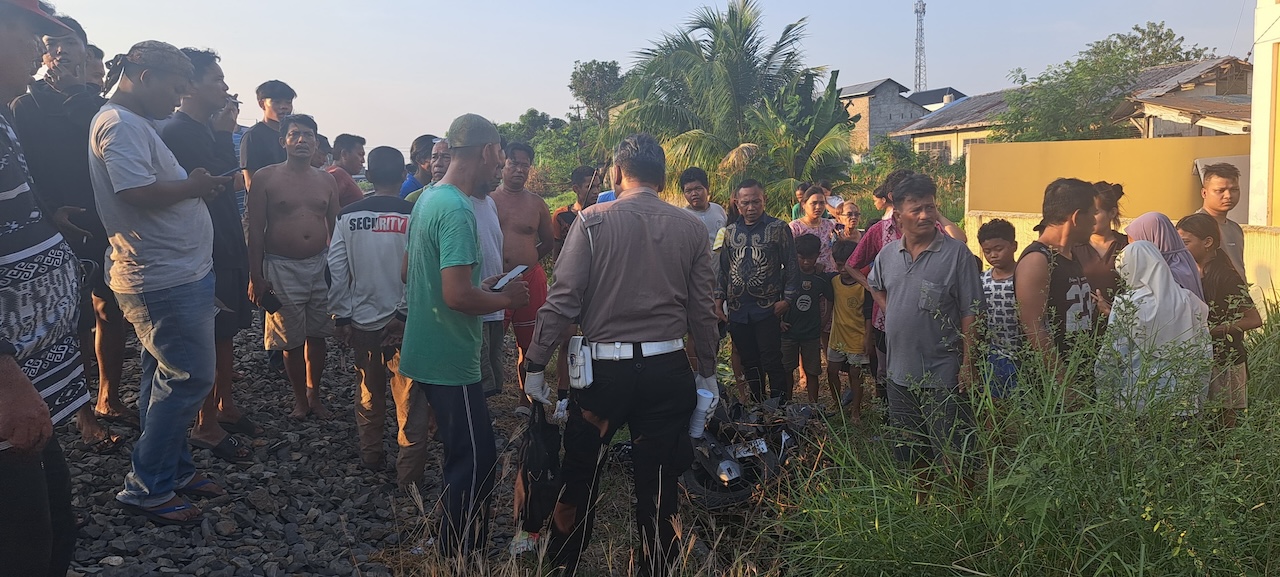Pengendara Motor Tewas Ditabrak KA Hutaba Kargo