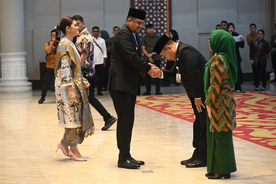 LANTIK: Gubsu Muhammad Bobby Afif Nasution lantik Timur Tumanggor sebagai Pj Sekdaprov Sumut di Aula Rajainal Siregar .(Dok : Diskominfo Sumut)