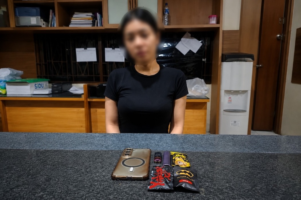 DW alias UW diamankan berserta barang bukti pod getar yang diduga berisi narkoba. (Dok: Polrestabes Medan)
