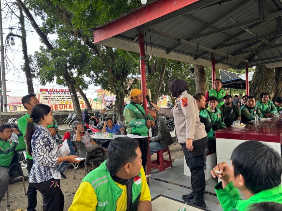 Minggu ke-19, Polres Labuhanbatu menggelar kegiatan Warung Polri Presisi di depan Lapangan Ika Bina, Rantauprapat. (fajar)