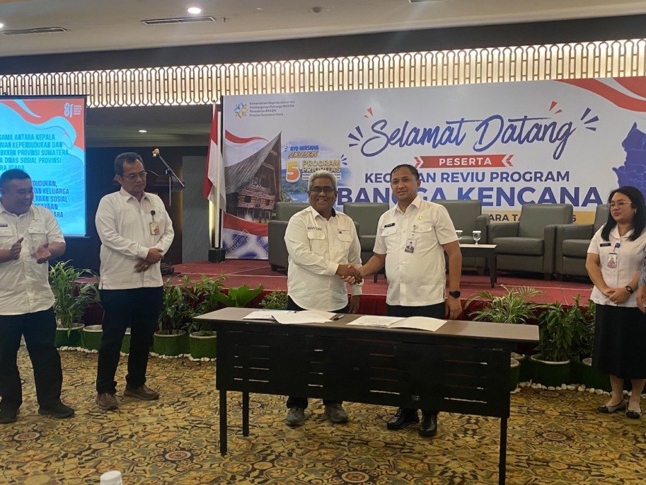 REVIU: Kemendukbangga/BKKBN Provinsi Sumut saat menggelar acara Reviu Program Bangga Kencana, di Hotel Emerald Garden Medan, Rabu (19/8). (Dewi Syahruni Lubis/Sumut Pos)