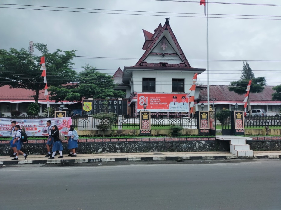 Kantor Bupati Dairi di Jalan Sisingamangaraja, Sidikalang. (RUDY SITANGGANG/SUMUT POS).