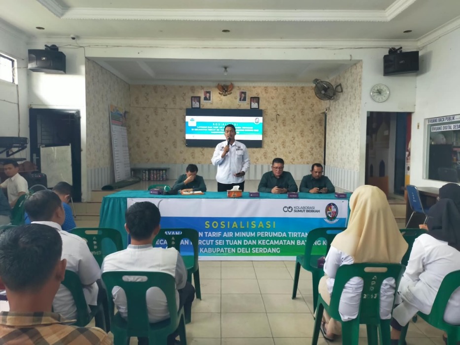 SOSIALISASI: Suasana sosialisasi penyesuaian tarif air minum kepada pelanggan di Kecamatan Percut Sei Tuan dan Kecamatan Batangkuis, Kabupaten Deli Serdang, Rabu (19/8). (ISTIMEWA)