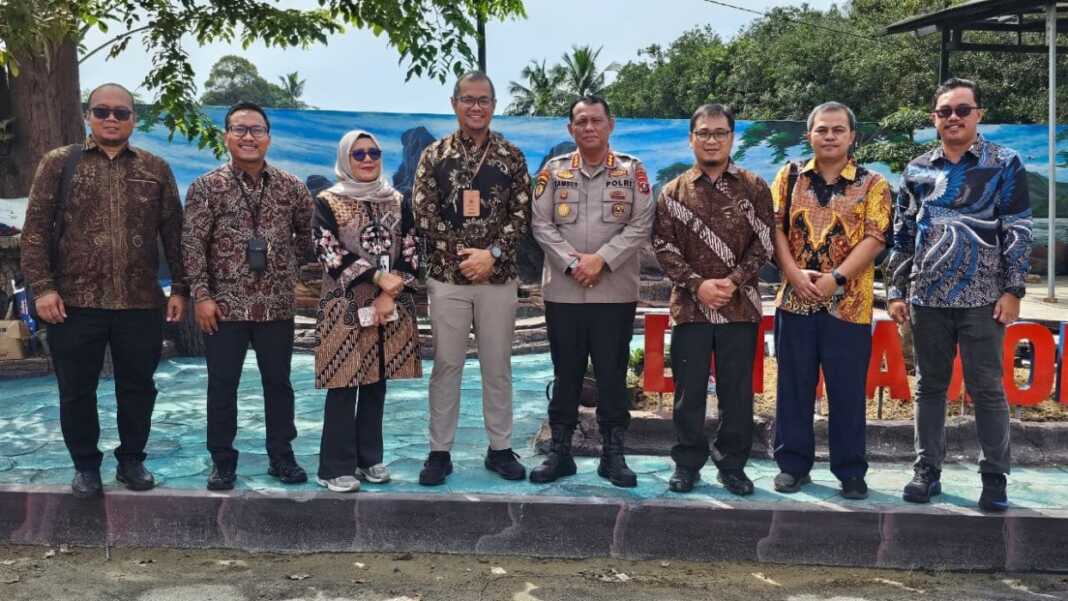 SILATURAHMI: Senior Manager PPK PLN UIP SBU Reza Pane bersama jajaran, saat silaturahmi dengan n Direktur Pamobvitnas Poldasu Kombes Pol. Ramses Tampubolon.