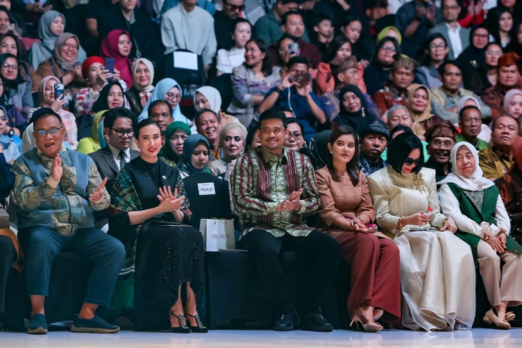 IFW: Gubsu Muhammad Bobby Afif Nasution menghadiri acara penutupan Indonesia Fashion Week (IFW) 2026 di Jakarta Convention Center (JCC) Jalan Gatot Subroto, Tanah Abang, Jakarta Pusat
