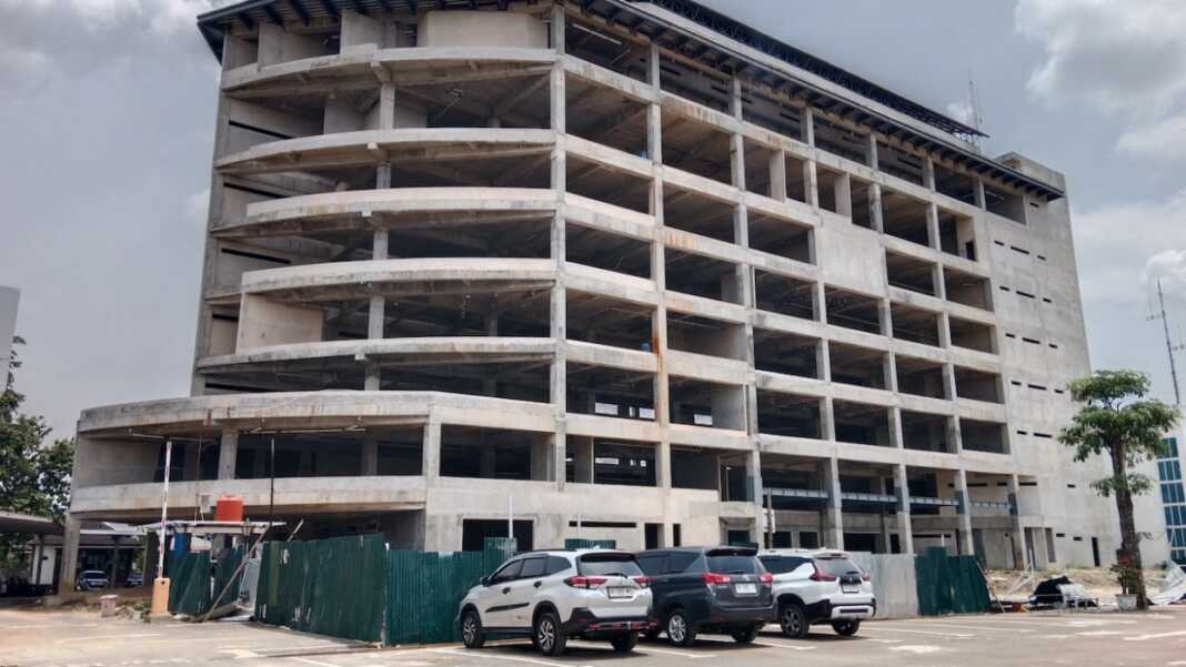 RAMPUNG: Gedung baru Kejati Sumut di Jalan AH Nasution Medan sudah rampung 100 persen. (Gusman/Sumut Pos)