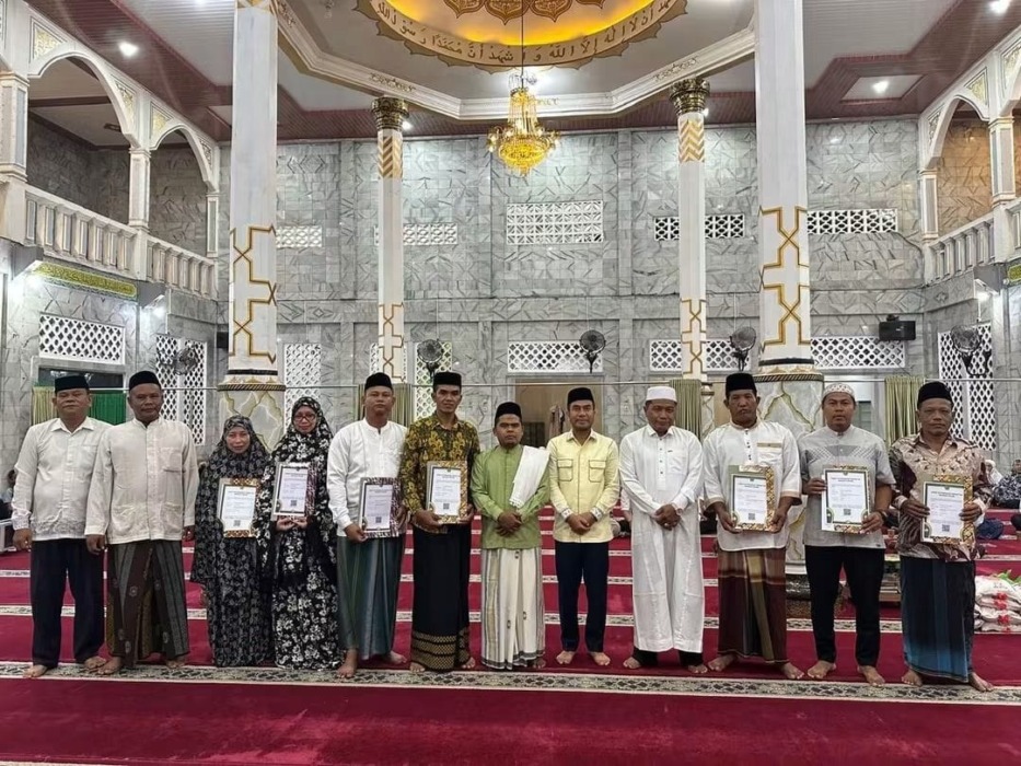 SAFARI SUBUH: Wabup Labura Samsul Tanjung mengajak masyarakat istiqamah Salat Subuh berjamaah dalam acara Safari Subuh di Masjid Nurul Yaqin, Kelurahan Gunting Saga, Kecamatan Kualuh Selatan, Kabupaten Labura, Minggu (2/8).(istimewa/Sumut Pos).