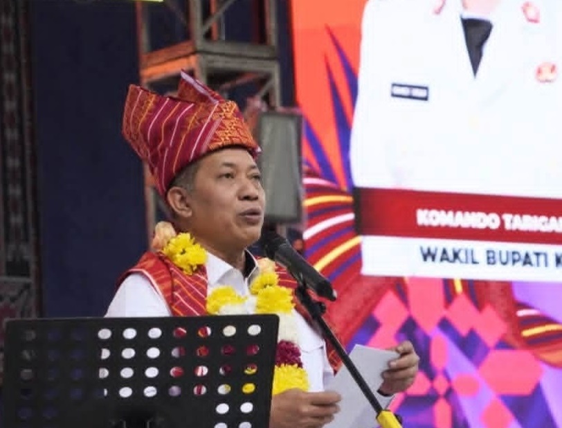 BUKA: Menteri Koperasi RI hadir dalam pembukaan Festival Bunga dan Buah di Berastagi.