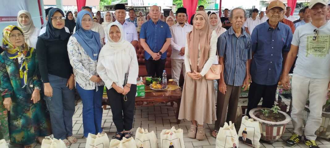 RESES: Anggota Komisi I DPR RI dari Fraksi Partai Gerindra, Sabam Rajagukguk, melakukan kunjungan reses selama dua hari di Dapil Sumut II, Rantau Selatan, Jumat (7/8)// (fajar)