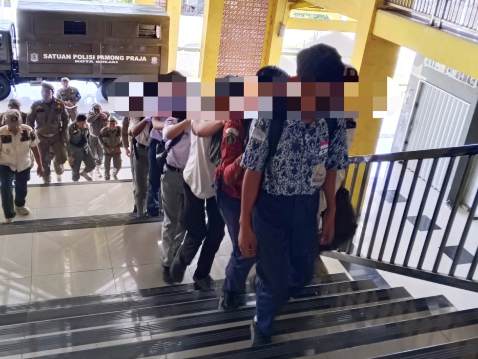 Satpol PP Binjai Jaring Pelajar Bolos Sekolah