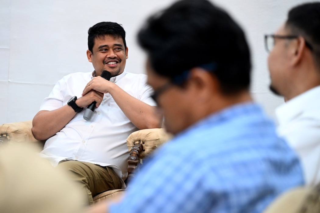 RAKOR: Gubsu Muhammad Bobby Afif Nasution memimpin Rakor Pelaksanaan BKP bersama kepala daerah se-Kepulauan Nias di kediaman sementara Gubernur Sumut, Gunungsitoli, Sabtu (8/8).(Diskominfo Sumut)