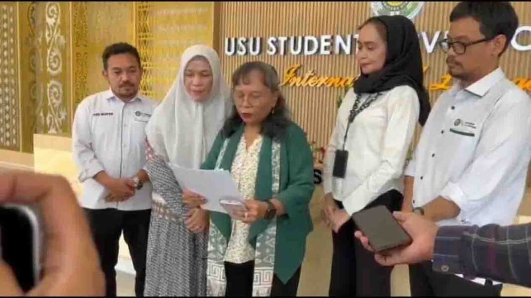 Ketua Satgas PPK USU, Dr. Meutia Nauly (tengah) saat memberikan keterangan pers di Kampus USU. Foto: Istimewa