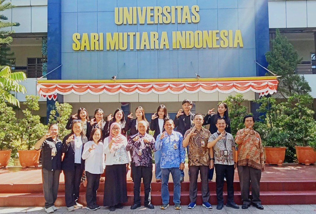 MAGANG BRIN: Ns. Johansen Hutajulu, AP, S.Kep, M.Kep, Ph.D (4 kanan) bersama wakil rektor I, dekan, wakil dekan, dosen serta calon peserta dan alumni magang BRIN dari USM Indonesia. (Deddi Mulia Purba/Sumut Pos)