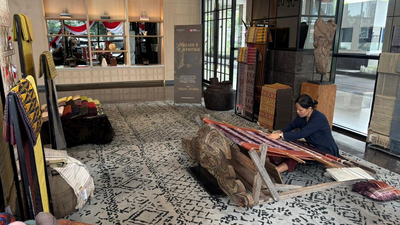 “Threads of Heritage”, Merayakan Kemerdekaan Lewat Warisan Tenun Sumatera Utara di The Reiz Suites 