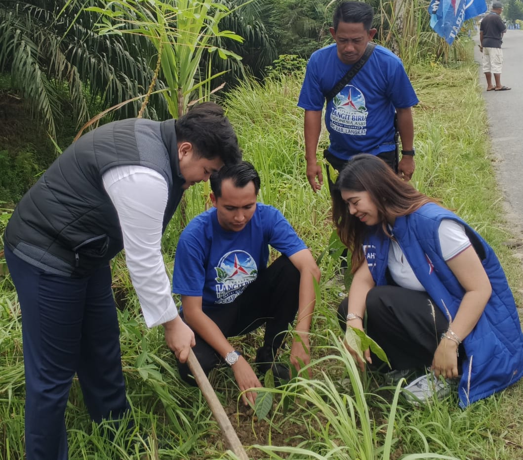 Peringati HUT ke-25 Partai Demokrat, DPC Langkat Gelar Gerakan Indonesia Asri Langit Biru di Stabat Lama