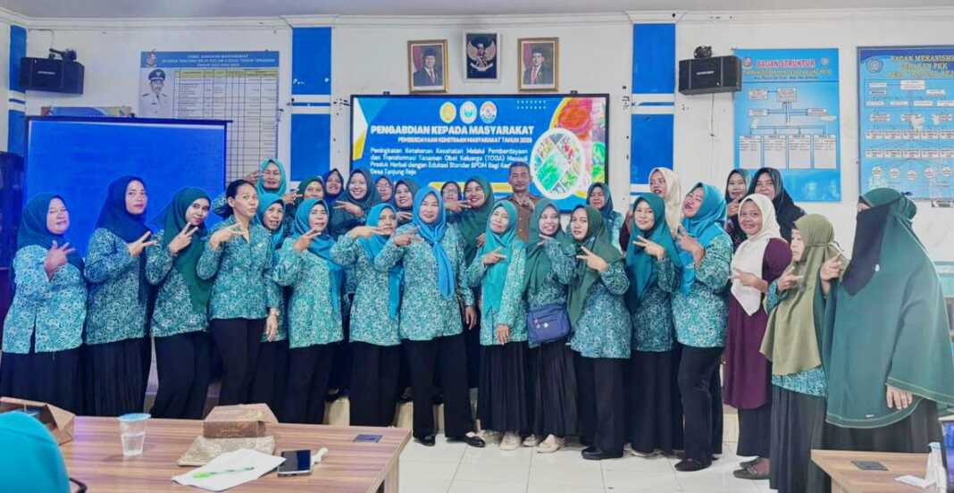 PENGABDIAN: PKM peningkatan ketahanan kesehatan melalui pemberdayaan dan transformasi Toga menjadi produk herbal dengan edukasi standar BPOM bagi kader PKK Desa Tanjungrejo. (Istimewa/Sumut Pos)