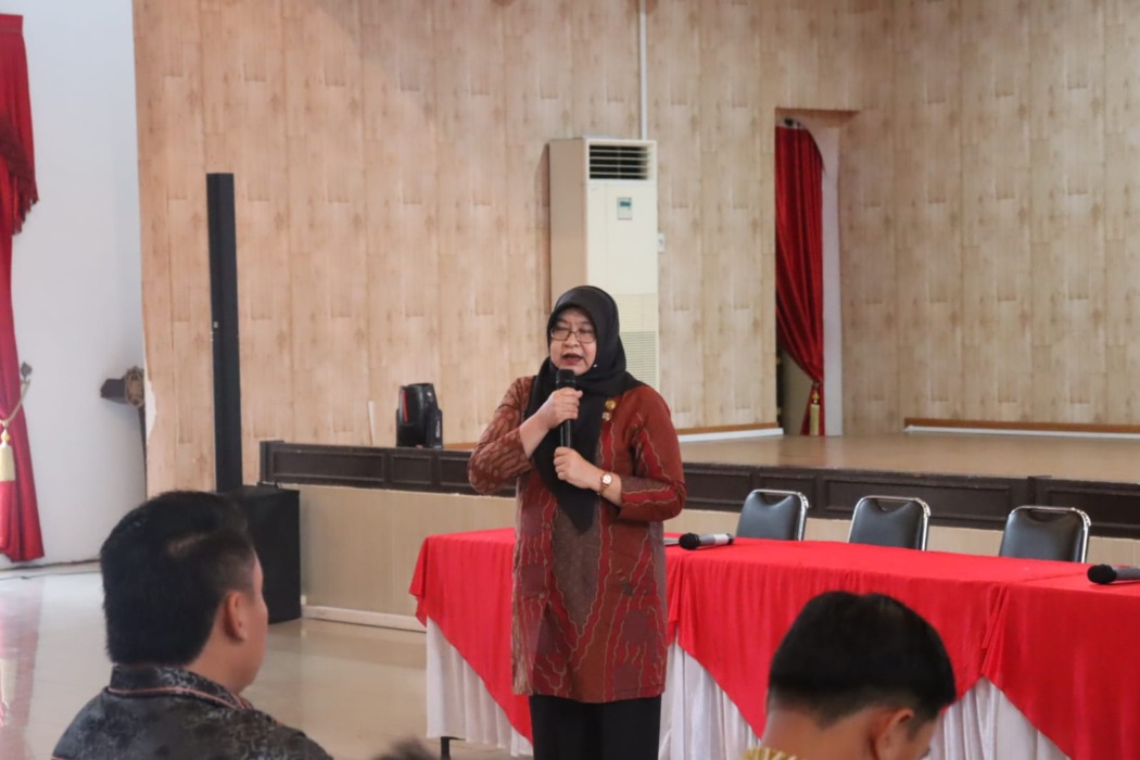 Kepala BPBD Kota Medan, Yunita Sari memberikan arahan terkait aplikasi SITANGKAS.