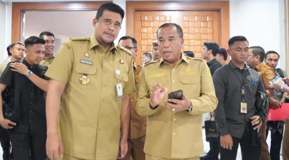 BINCANG: Bupati Karo berbincang bincang bersama Gubsu.