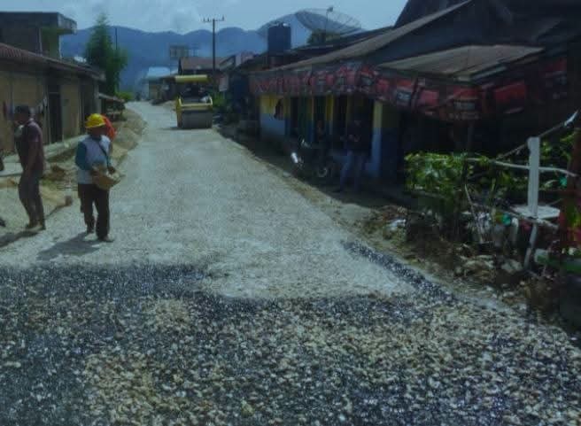 Ruas jalan hubungkan Kedebrek, Sarintonu hingga Lau Pangguh, Kecamatan Tigalingga yang sebelumnya rusak parah kini sudah mulus.RUDY SITANGGANG/SUMUT POS.