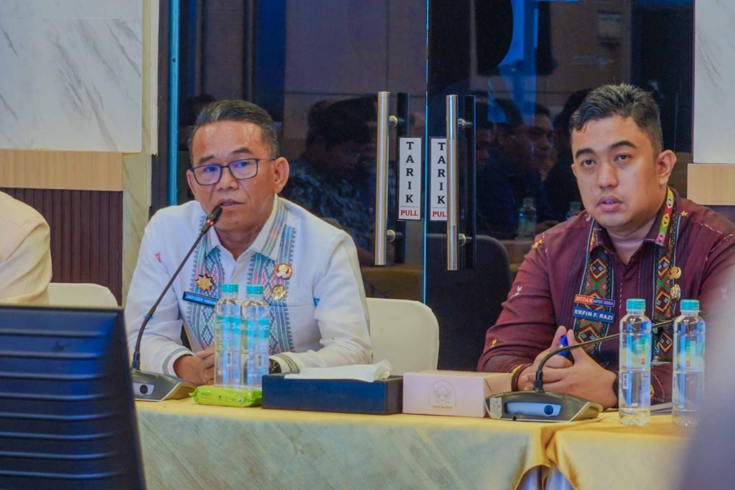 Wakil Wali Kota Medan H Zakiyuddin Harahap saat memimpin rapat tindak lanjut Rakor Peningkatan Integritas Dimensi Internal dan Eksternal di Ruang Rapat III Kantor Wali Kota Medan, Jumat (18/9).