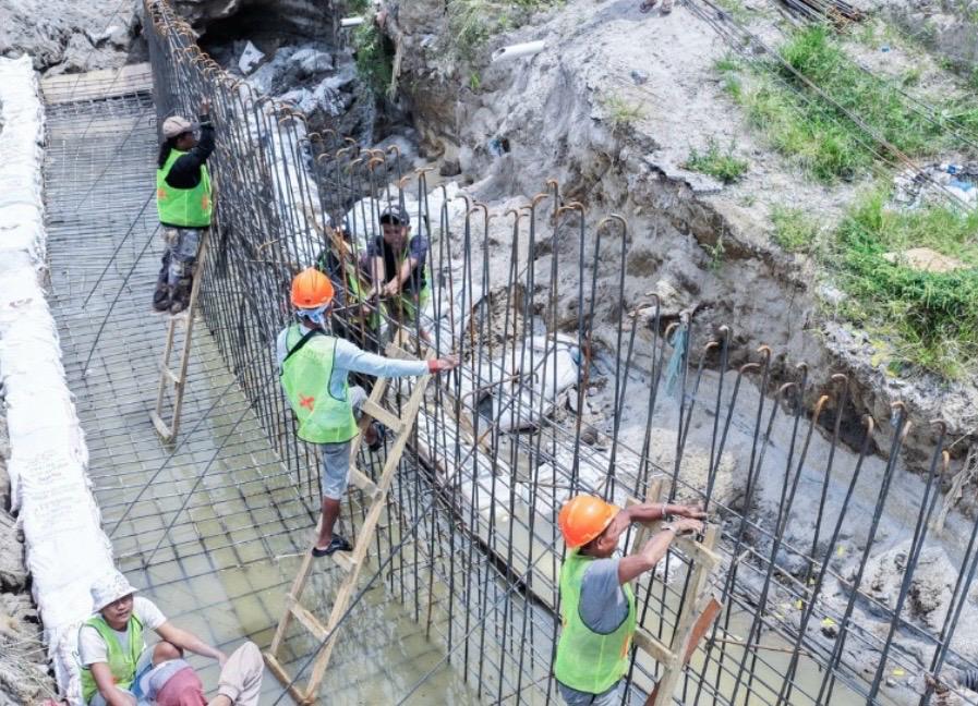 SDA Provinsi Sumut saat ini melaksanakan pekerjaan perkuatan tebing Sungai Aek Haidupan, Kecamatan Tarutung, Kabupaten Taptut.(Dok : Dinas SDA Sumut).
