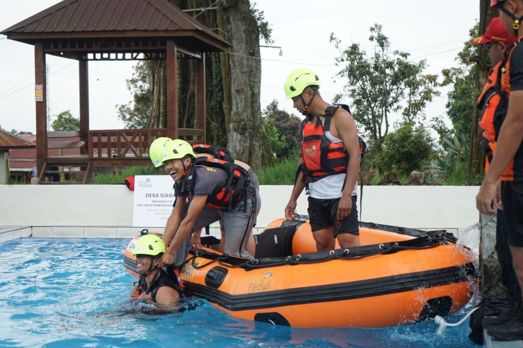 Kegiatan pelatihan materi Penyelamatan dan Penanganan Darurat Khusus, khususnya keahlian penyelamatan di perairan (water rescue).