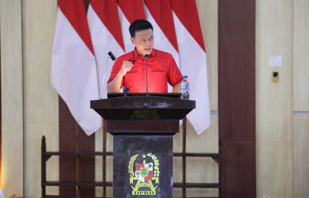 David Roni Ganda Sinaga mewakili Fraksi PDIP DPRD Medan.