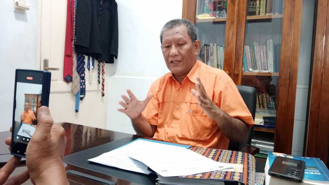 Panangian Sinambela selaku kuasa pemohon eksekusi, memberikan keterangan terkait konstatering, Rabu (23/9). (Dok: Gusman/Sumut Pos).