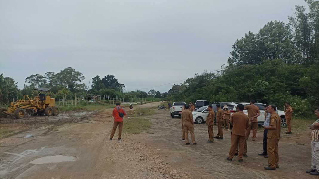 PERBAIKI: Pemkab Dairi perbaiki jalan ringroad Hutarakyat-Huta Padang, Sidiangkat untuk persiapan pengalihan rute mobil truk bermuatan besar supaya tidak masuk kota mulai, 1 Oktober 2026. RUDY SITANGGANG/SUMUT POS.