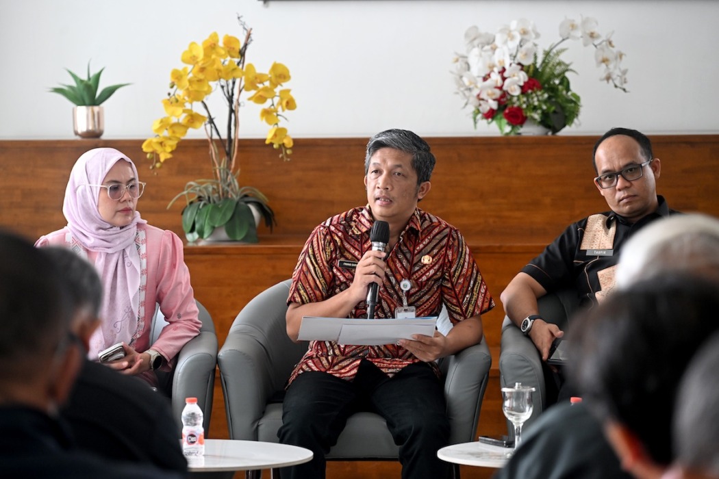 KETERANGAN PERS : Plh Sekretaris Badan Keuangan dan Aset Daerah Sumut Frans Novendy Saragih saat konferensi pers terkait capaian realisasi pendapatan dan penerimaan APBD 2026, Kamis (24/9/2026).(Dok : Diskominfo Sumut)